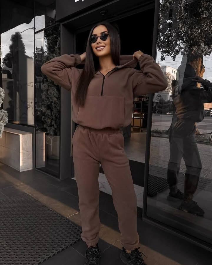 Damen sportliches Fleece-Set mit halbhohem Reißverschluss Kapuzenhoodie und lässiger Jogginghose – Avérine