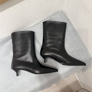 Damen Wadenhohe schlanke Stiefeletten mit spitzer Zehenpartie und niedrigem Kitten‑Absatz – Varelle