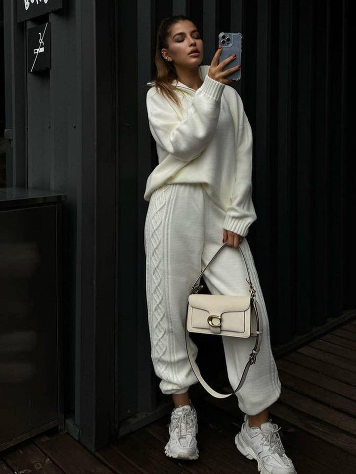 Damen Strick-Relax-Set mit halbem Reißverschluss, Oversize-Pullover und hochtaillierter Zopfmuster-Hose – Mavelle