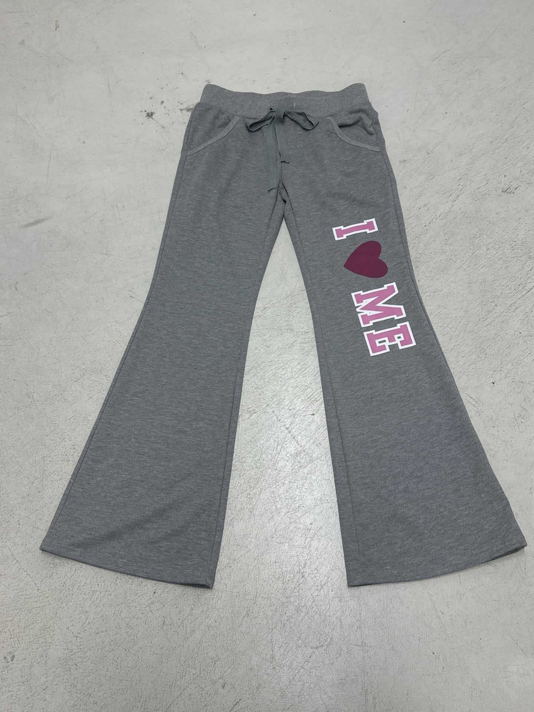 Damen nan weiche Flared-Jogginghose mit Kordelzug, Eingrifftaschen und auffälligem Love-Print Echo Archiv