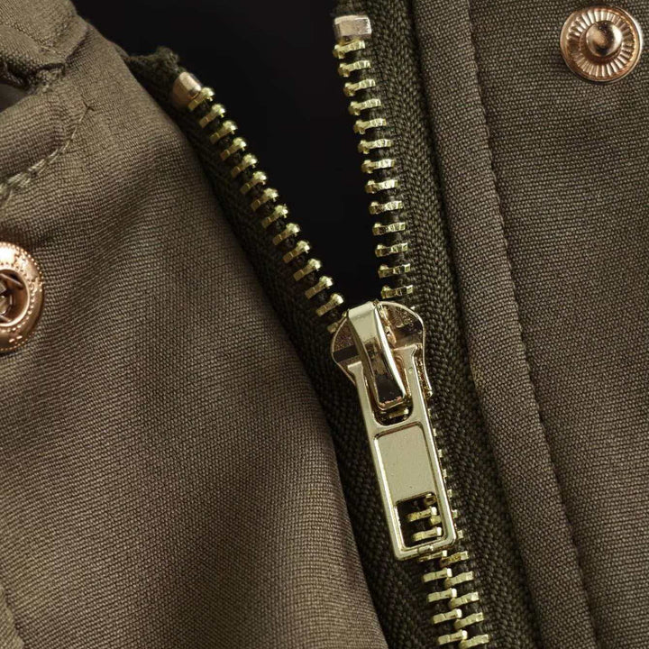 Damen nan oversized kurze Utility-Blousonjacke mit Hemdkragen, großen aufgesetzten Pattentaschen und tailliertem Bündchen Echo Archiv