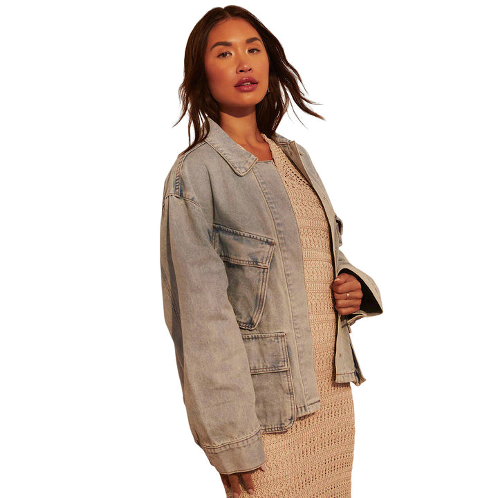 Damen Oversize-Utility-Denimjacke mit großen Pattentaschen und knöpfbarer Front Echo Archiv