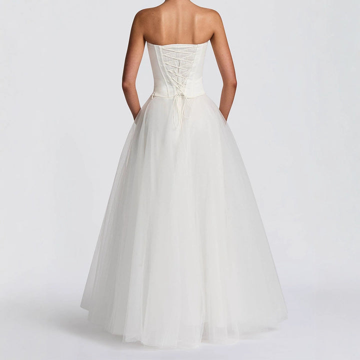 Damen Sorgfältig gestaltetes Hochzeitskleid Echo Archiv