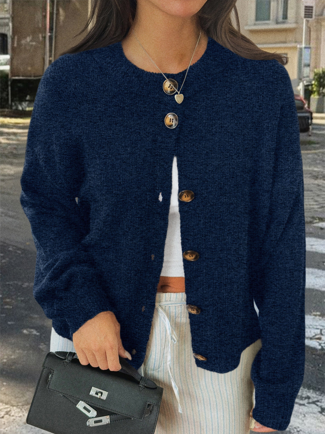 Damen kuscheliger Oversize-Strickcardigan mit Hornknopf-Leiste und Rundhalsausschnitt – Veloura