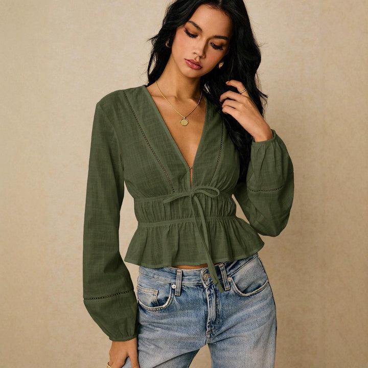 Damen Bluse mit tiefem V‑Ausschnitt, Kordel‑Taillenband und Volant Echo Archiv