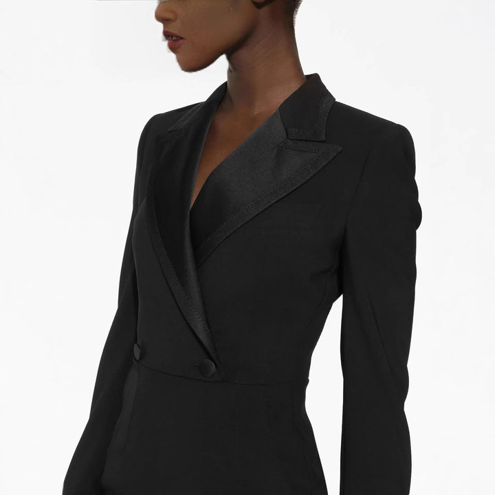 Damen Tailliertes Blazerkleid im Longcut mit Satinrevers und Frontschlitz Echoarchiv