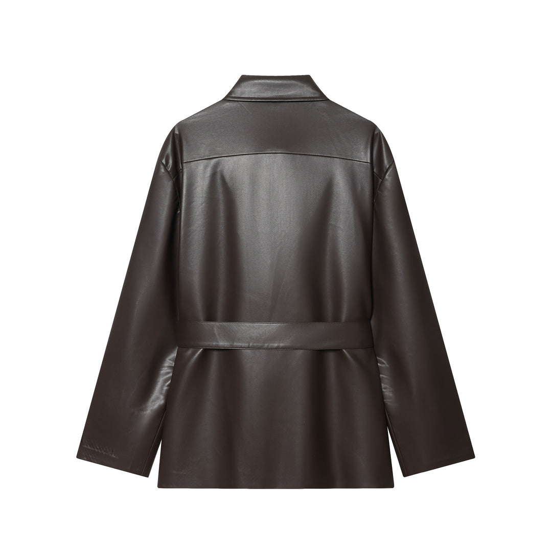 Damen taillierte Kunstleder-Hemdjacke mit Bindegürtel und Pattentaschen – Célinea