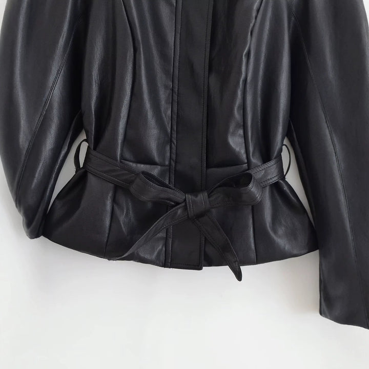 Damen Taillierte Lederoptik‑Jacke mit Bindegürtel und überschnittenen Ärmeln Echo Archiv