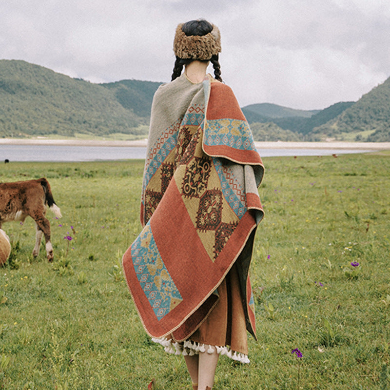 Damen Jacquard-Poncho-Cape mit Ethno-Muster und Wollmix Echo Archiv