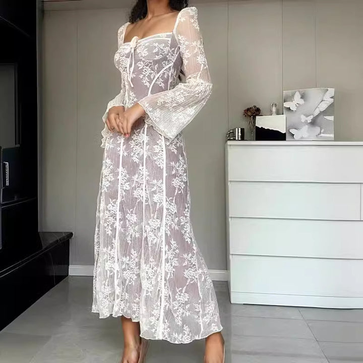 Damen Spitzenkleid mit Korsagen-Bustier, Glockenärmeln & zartem Spitzen-Overlay Echoarchiv