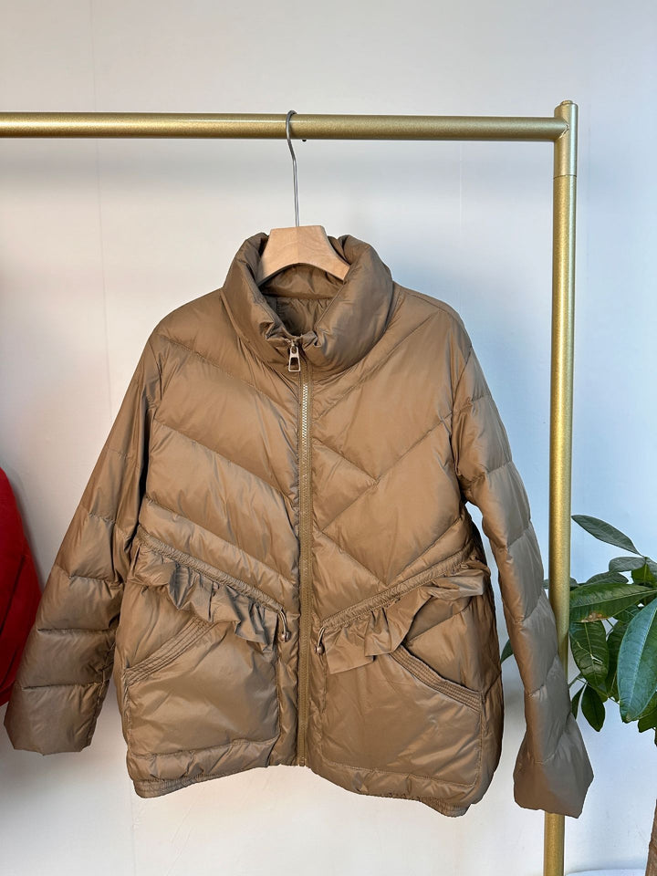 Damen Steppparka mit Stehkragen, tailliertem Rüschendetail und wärmender Thermofüllung Echoarchiv