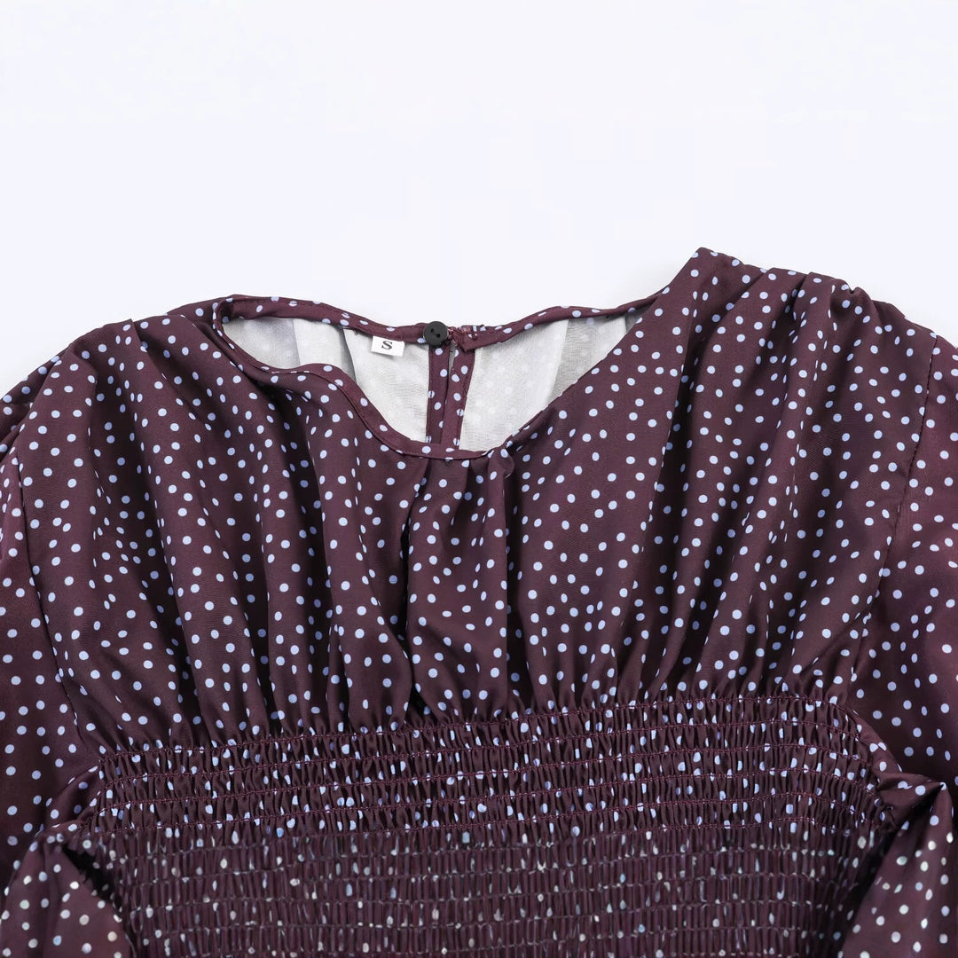Damen Gepunktete Carmen-Bluse mit Smok-Taille und voluminösen Ballonärmeln Echo Archiv
