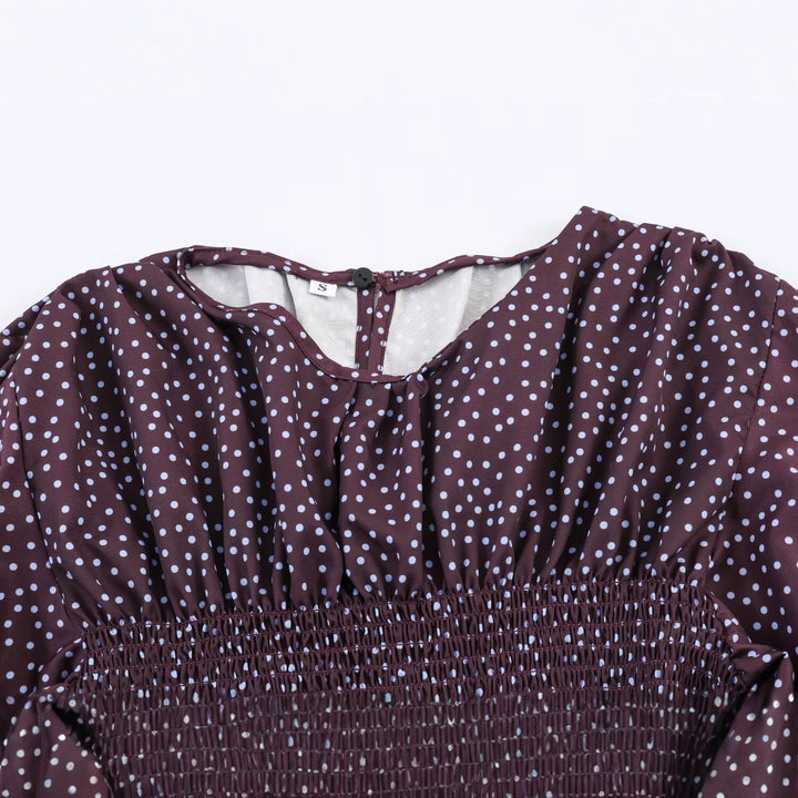 Damen Gepunktete Carmen-Bluse mit Smok-Taille und voluminösen Ballonärmeln Echo Archiv