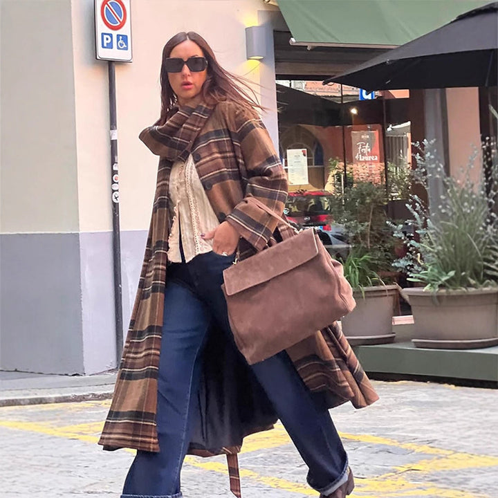 Damen Langmantel im Karo-Look aus Wollmix mit überlangem Stehkragen und Glockenärmeln Echoarchiv