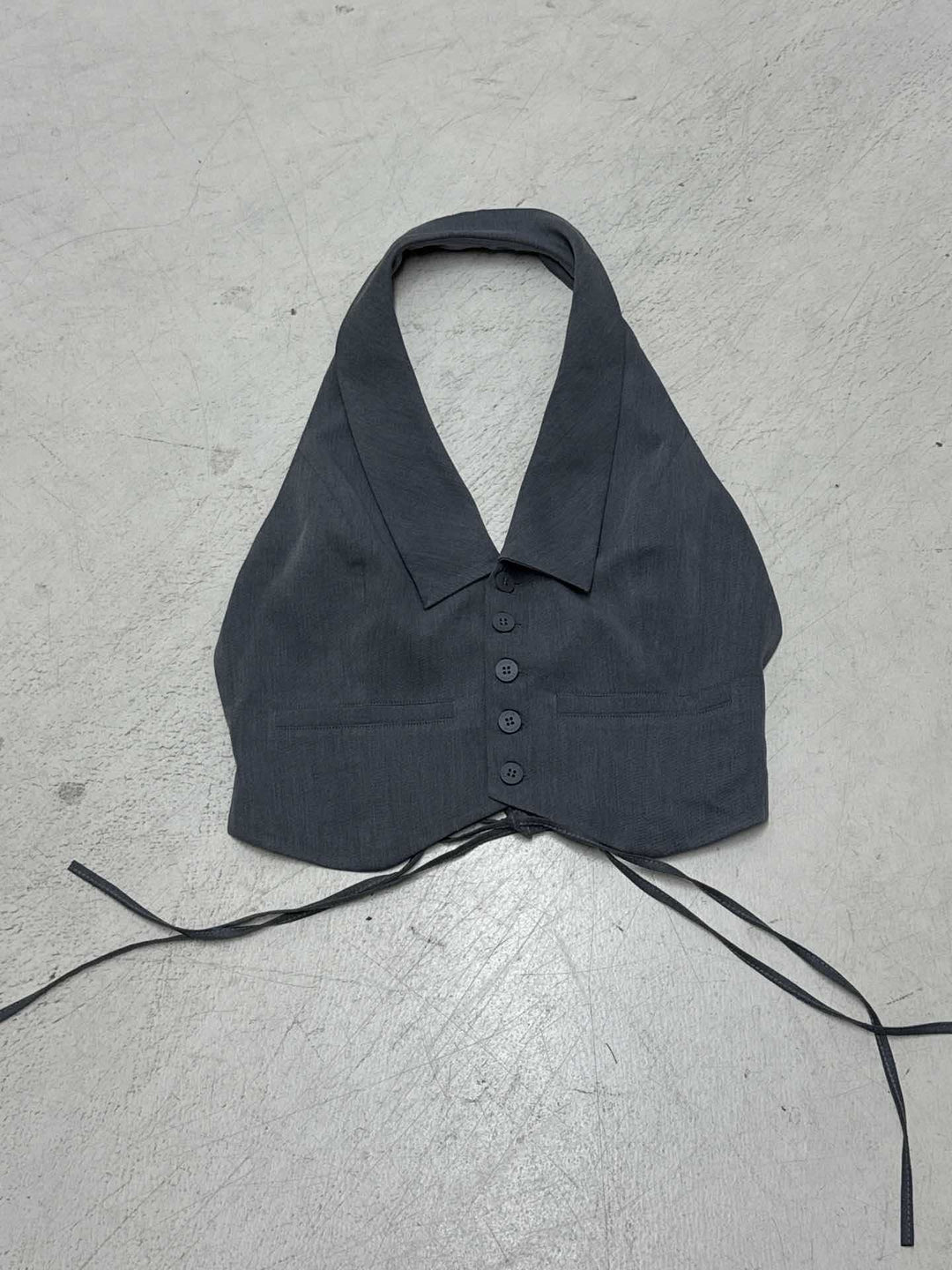 Damen elegantes Wickeloberteil mit stylischem Kragen und verspielten Details Echo Archiv
