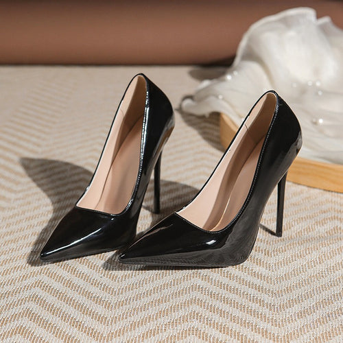 Damen Elegante spitz zulaufende Lackpumps mit extra hohem Stilettoabsatz – Lioré