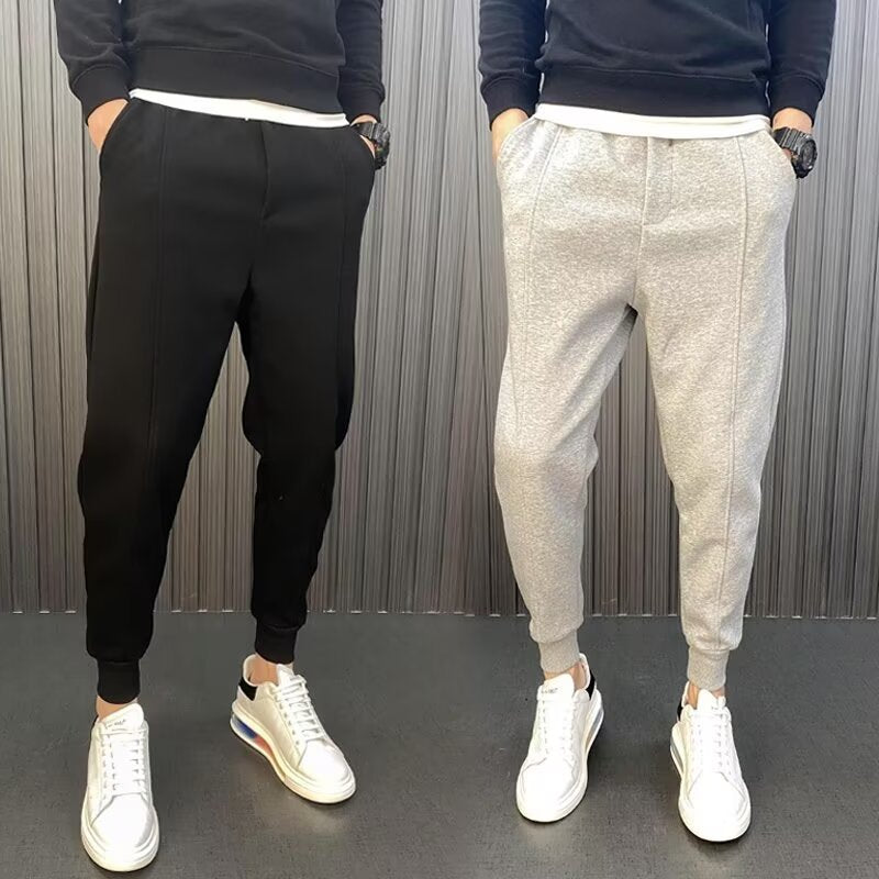Herren Jogginghose mit tailliertem Tapered‑Schnitt, Bügelfalte und elastischen Bündchen Echoarchiv