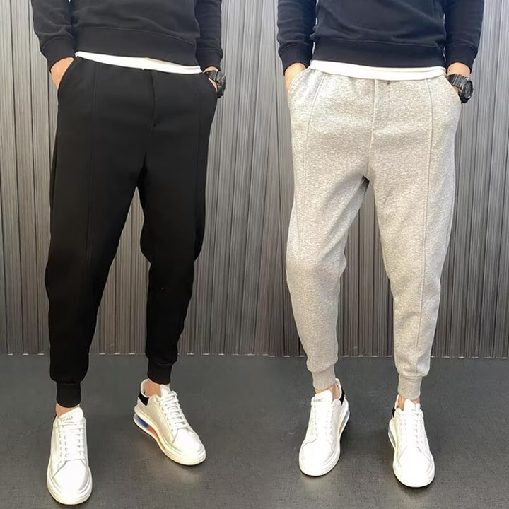 Herren Jogginghose mit tailliertem Tapered‑Schnitt, Bügelfalte und elastischen Bündchen Echoarchiv