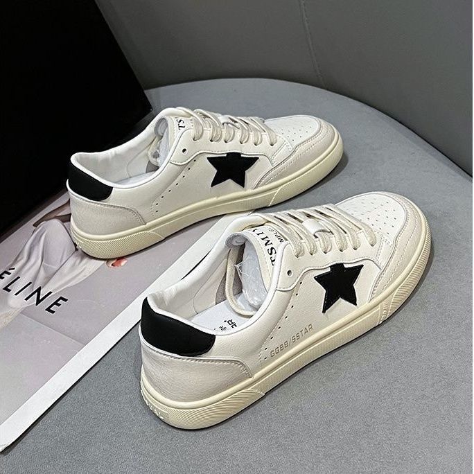 Damen Sneaker mit funkelnden Stern-Applikationen und atmungsaktiver Struktur Echo Archiv
