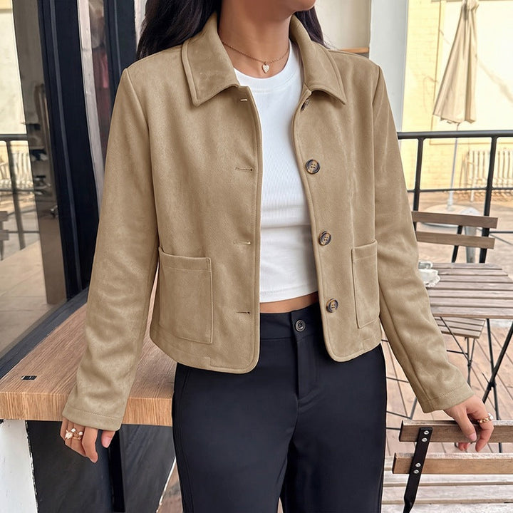Damen Kurzjacke aus Wildleder‑Optik mit Hemdkragen und aufgesetzten Taschen Echoarchiv