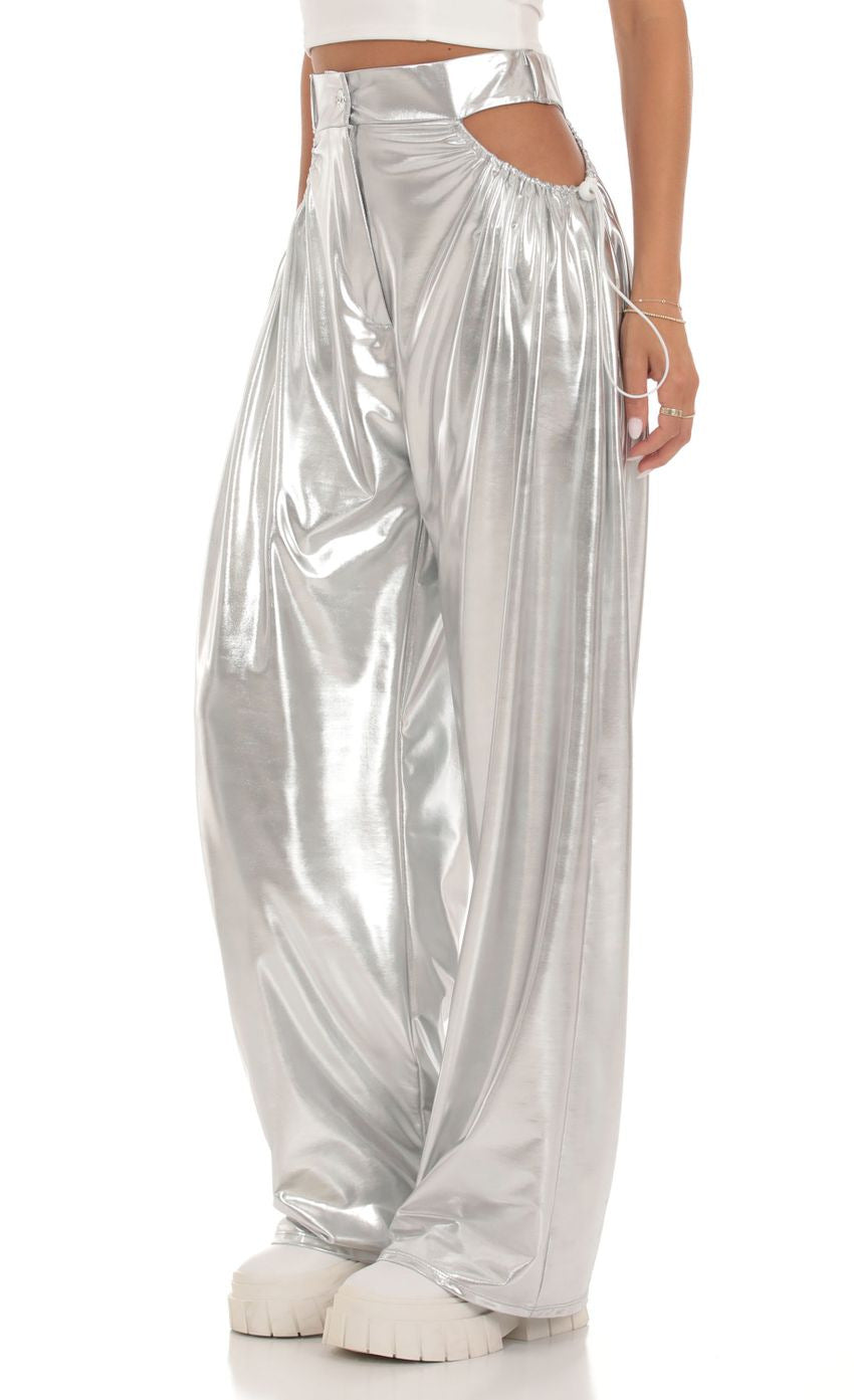 Damen High-Waist Baggy-Hose mit Cut-Out-Details und glänzendem Finish Echo Archiv