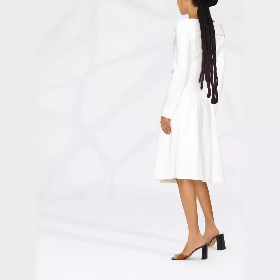 Damen Maxikleid im Mantel‑Look mit Carmenkragen und Doppelreihe Echoarchiv