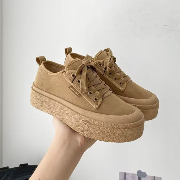 Damen Plattform Sneakers mit luxuriösem Wildleder-Obermaterial und modischem Schnürdesign Echo Archiv