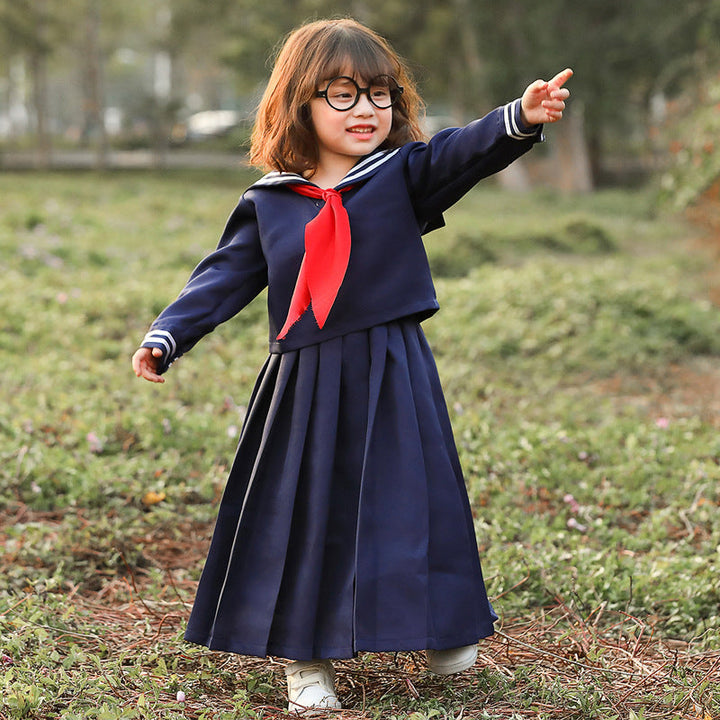 Mädchen Matrosenkleid mit großem Kragen und rotem Halstuch Echo Archiv
