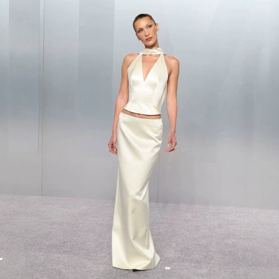 Damen Elegantes Maxikleid mit tiefem V-Ausschnitt und figurbetontem Schnitt Echo Archiv
