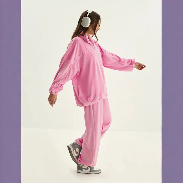 Damen Palazzo-Lounge-Set aus seidig-weichem Nicki mit hoher Kragenblende, Oversize-Passform und elastischer Bundhose – Élanora