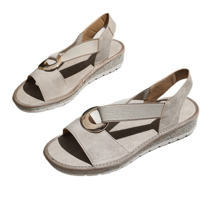 Damen Bequeme Keil‑Sandalen mit Zehensteg, elastischem Riemen und dekorativem Metallring – Sorelia