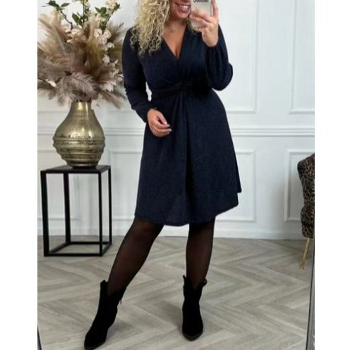 Damen nan knielanges V-Ausschnitt-Kleid mit geraffter Taillenpasse aus leichtem Glanzstrick Echo Archiv