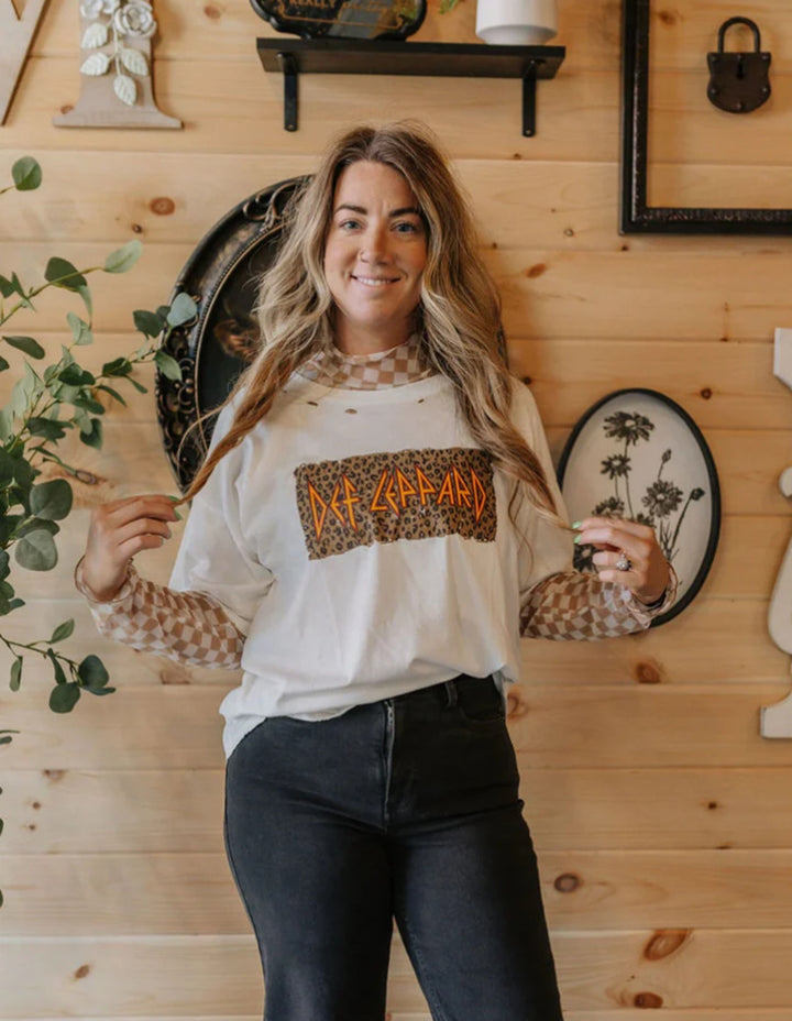 Damen nan lässiges Layer-T-Shirt mit Retro-Bandprint, Used-Optik und kariertem Mesh-Langarmtop Echo Archiv