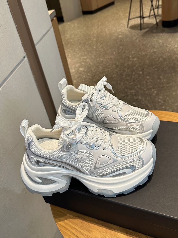 Damen Sportliche Sneakers mit atmungsaktiver Mesh-Oberfläche und gepolsterter Sohle Echo Archiv