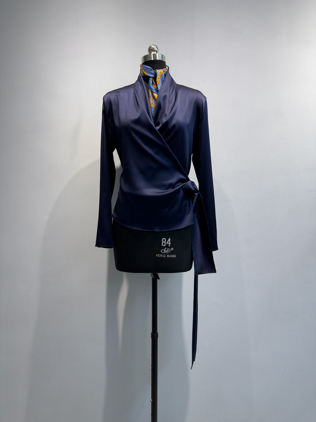 Damen Elegante Wickelbluse Echoarchiv