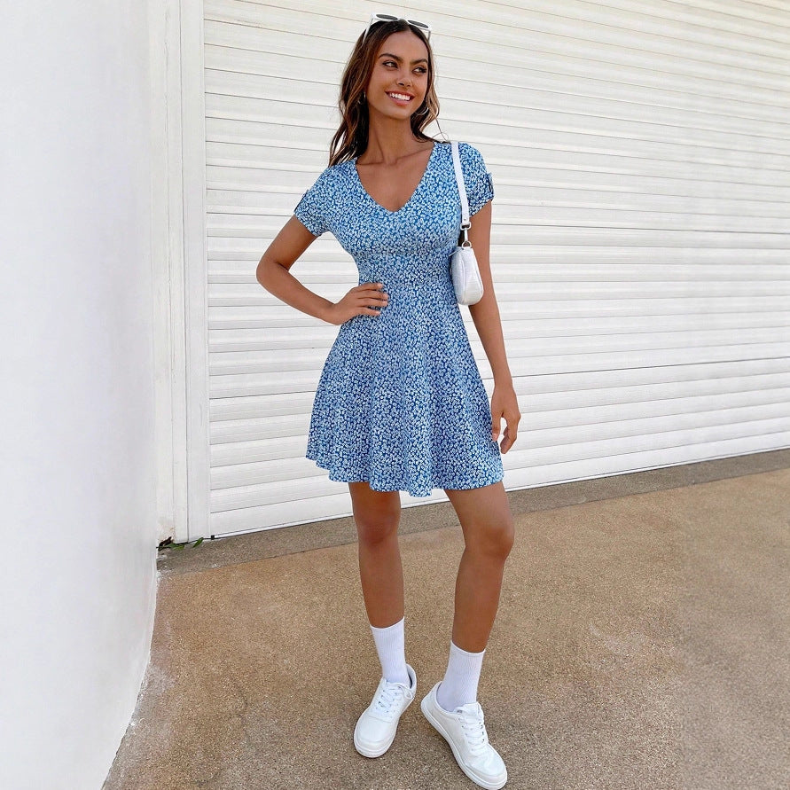 Damen Sommerliches Freizeitkleid mit floralen Mustern und schwingendem Rock Echo Archiv