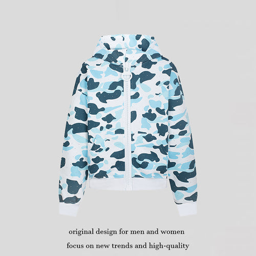 Damen Kapuzenjacke im Camouflage‑Print mit durchgehendem Reißverschluss, Kängurutasche und Rippbündchen Echoarchiv