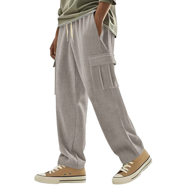 Herren Cordcargo-Hose mit weitem Bein, Tunnelzugbund und aufgesetzten Cargotaschen – Bravaro