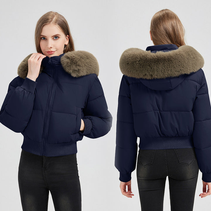Damen Kurz‑Bomber‑Pufferjacke mit Kapuze und abnehmbarem Kunstfellkragen Echo Archiv