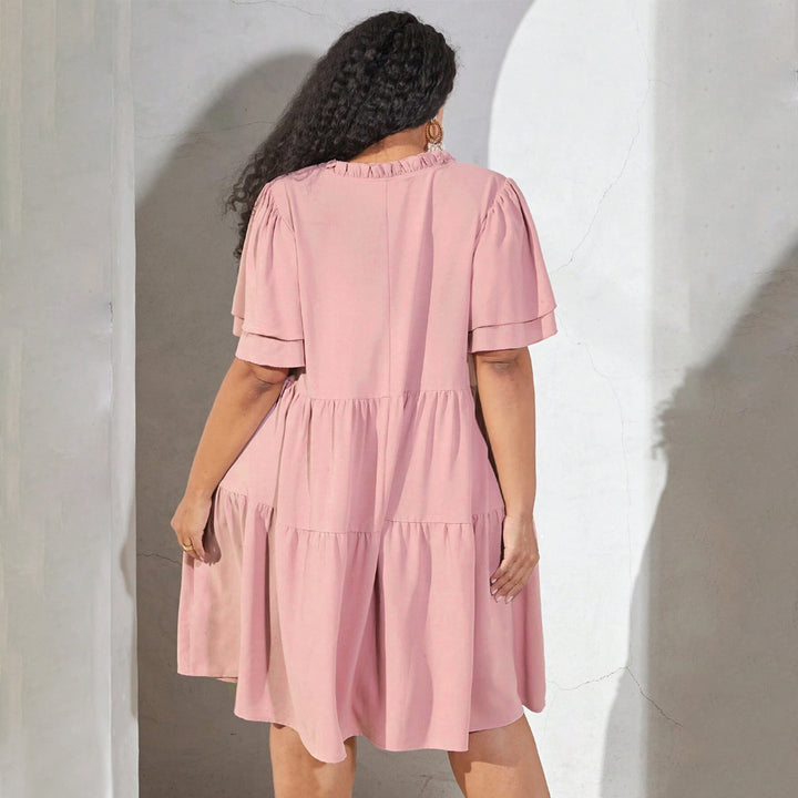 Damen luftiges Freizeitkleid mit verspielten Rüschen und elegantem Bindegürtel Echo Archiv