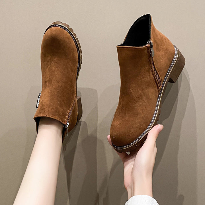 Damen nan kurze Reißverschluss-Stiefelette aus Veloursoptik mit profiliertem Traktorsohlensystem und gepolstertem Komfortfutter Echo Archiv
