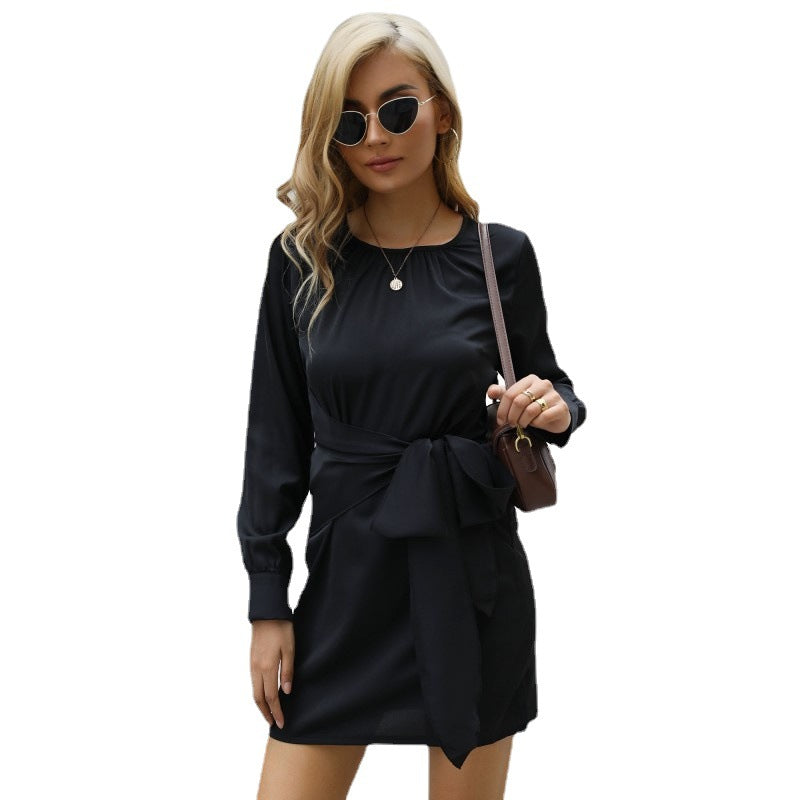 Damen Satin-Minikleid mit langen Ärmeln, Taillengürtel und Rundhalsausschnitt Echoarchiv