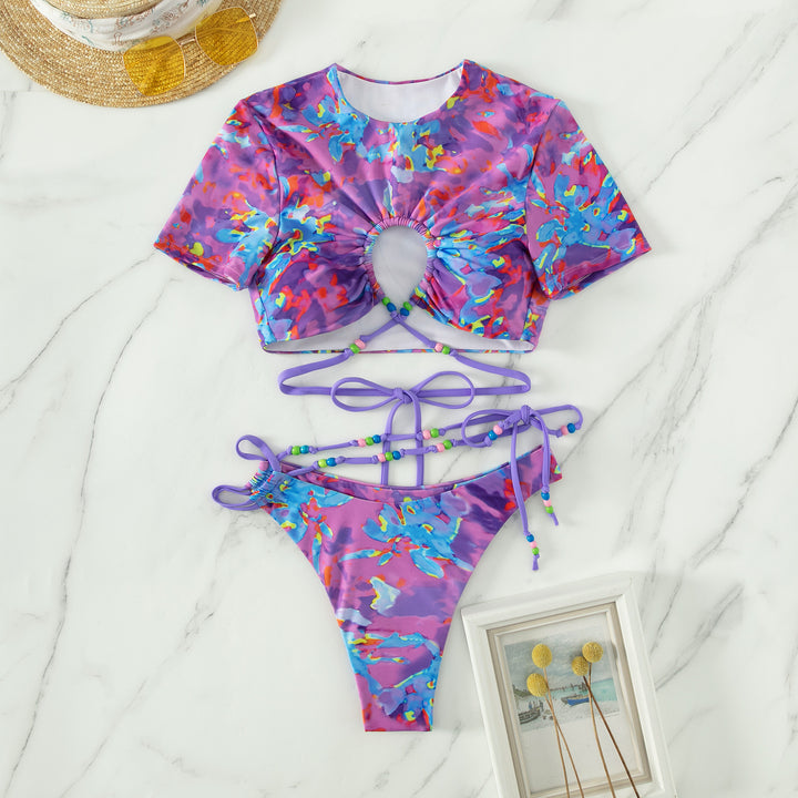 Damen Crop-Top Bikini-Set mit kreativem Schnitt und farbenfrohen Akzenten Echo Archiv