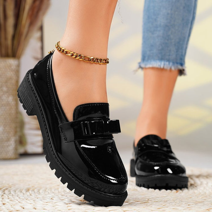 Damen nan elegante Lack-Plateau-Loafer mit dekorativer Schleife und profilierter Gummisohle Echo Archiv