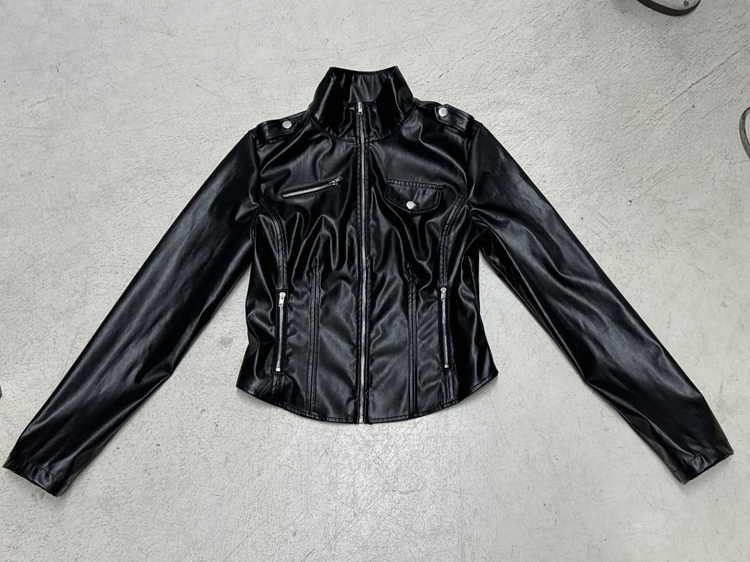 Damen Taillierte Kunstlederjacke mit Stehkragen, Schulterklappen und Reißverschlusstaschen Echo Archiv