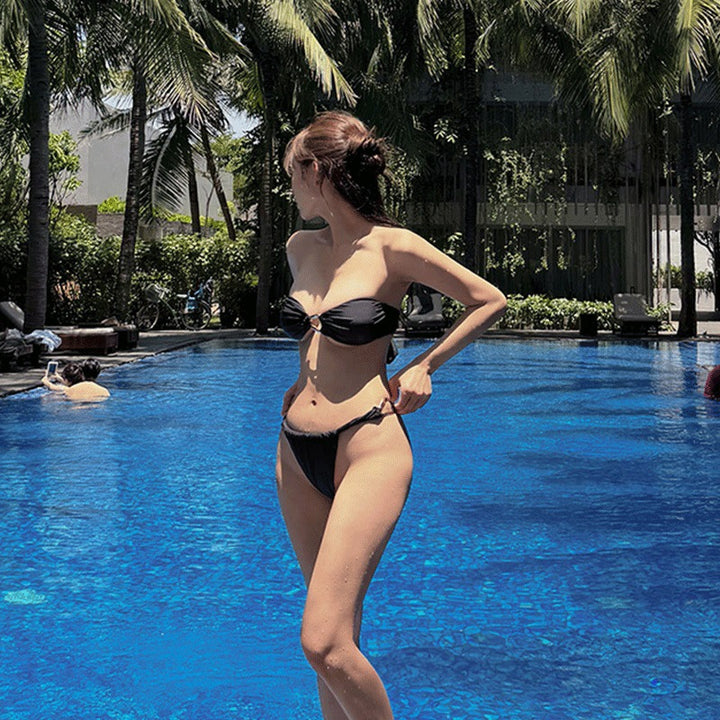 Damen Bikini-Set mit stilvollem Knoten-Design und glänzende Details Echo Archiv