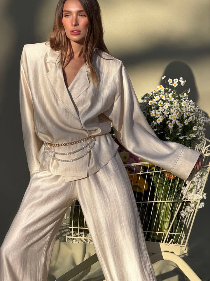 Damen Satin-Zweiteiler mit Wickelbluse, weiten Hosen und elastischem Bund Echoarchiv