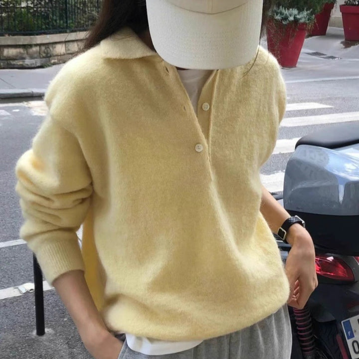 Damen Weicher Kapuzenpullover im Mohair‑Look mit tiefem V‑Ausschnitt und halber Knopfleiste Echoarchiv