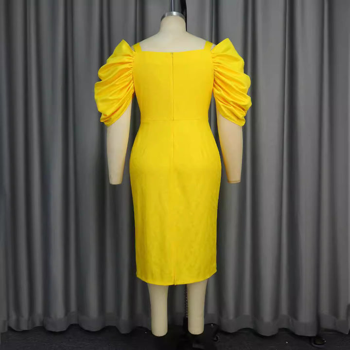Damen figurumspielendes Kleid mit voluminösen Puffärmeln und Taillengürtel Echo Archiv