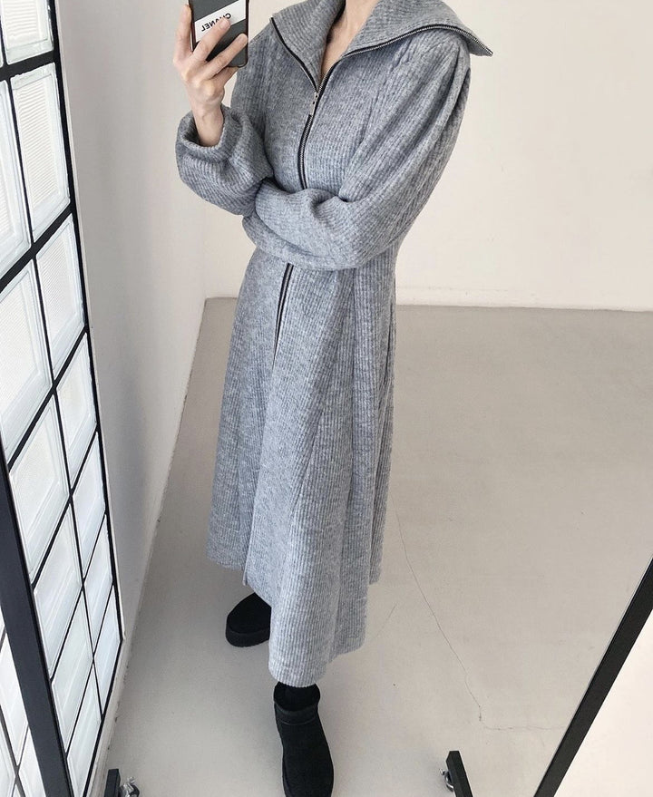 Damen Geripptes Strick-Midikleid mit Reißverschlusskragen und ausgestelltem Rock – Élara